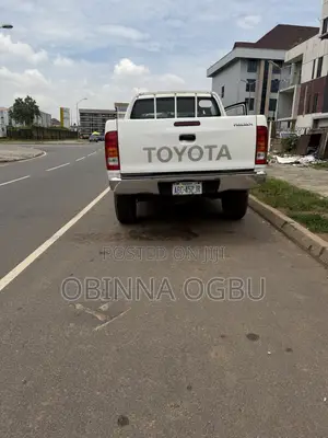 Toyota Hilux 2010 White
