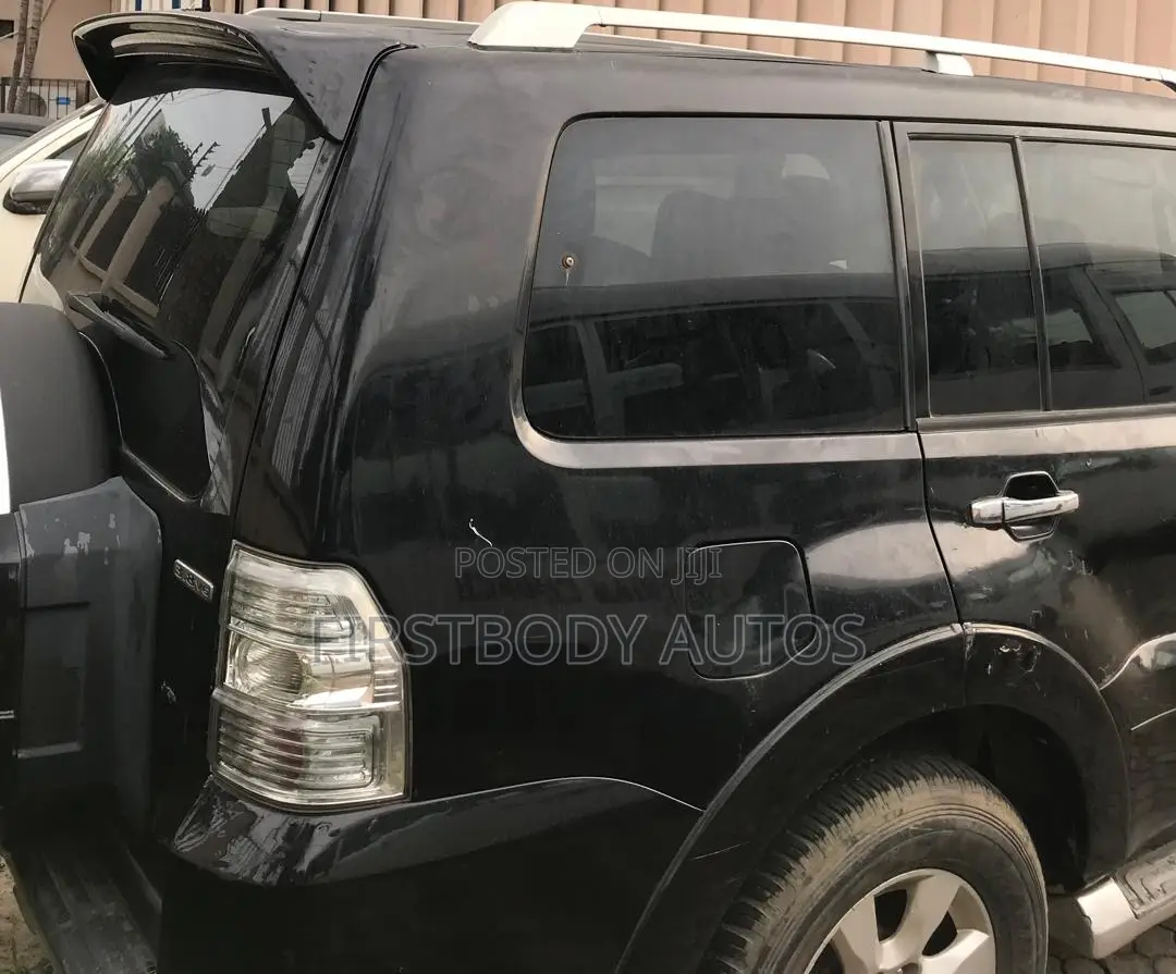 Mitsubishi Pajero 2010 Black