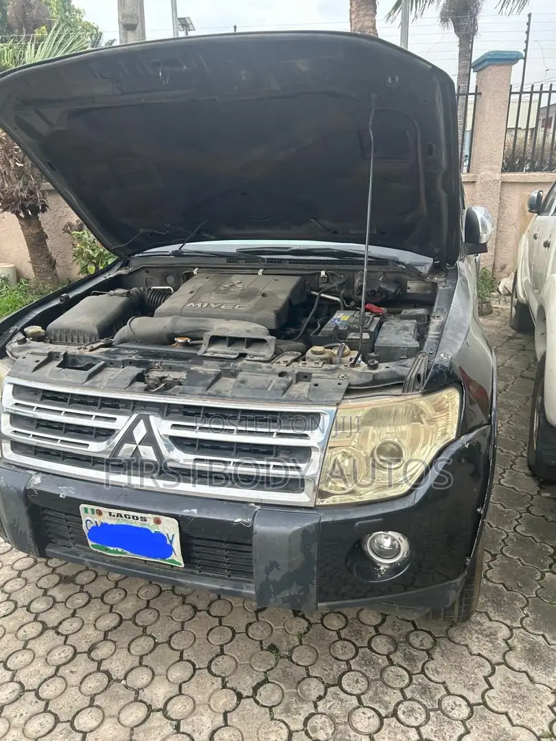 Mitsubishi Pajero 2010 Black