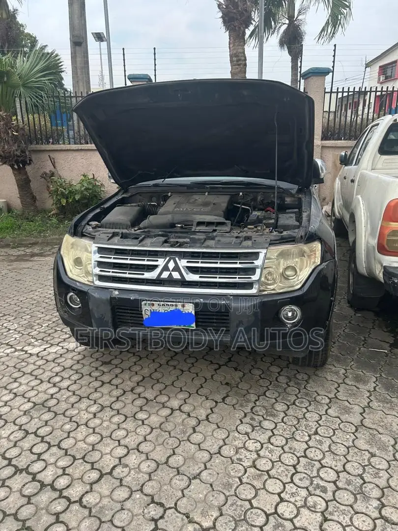 Mitsubishi Pajero 2010 Black