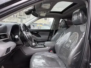 Toyota Highlander XLE 2021 Gray