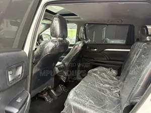 Toyota Highlander XLE 4x4 V6 (3.5L 6cyl 8A) 2018 White