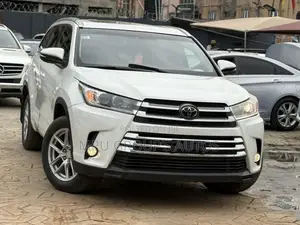 Toyota Highlander XLE 4x4 V6 (3.5L 6cyl 8A) 2018 White