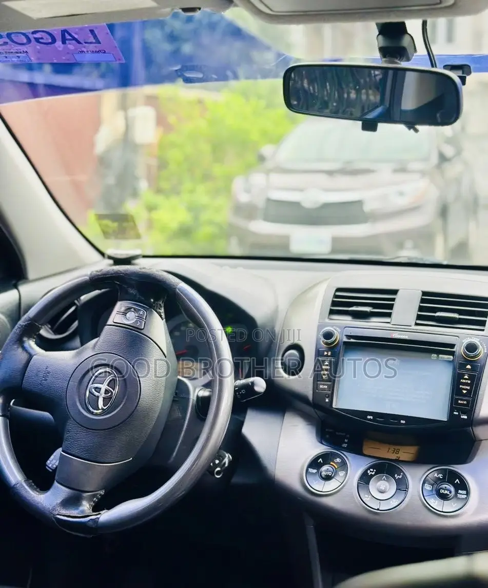 Toyota RAV4 2010 Brown
