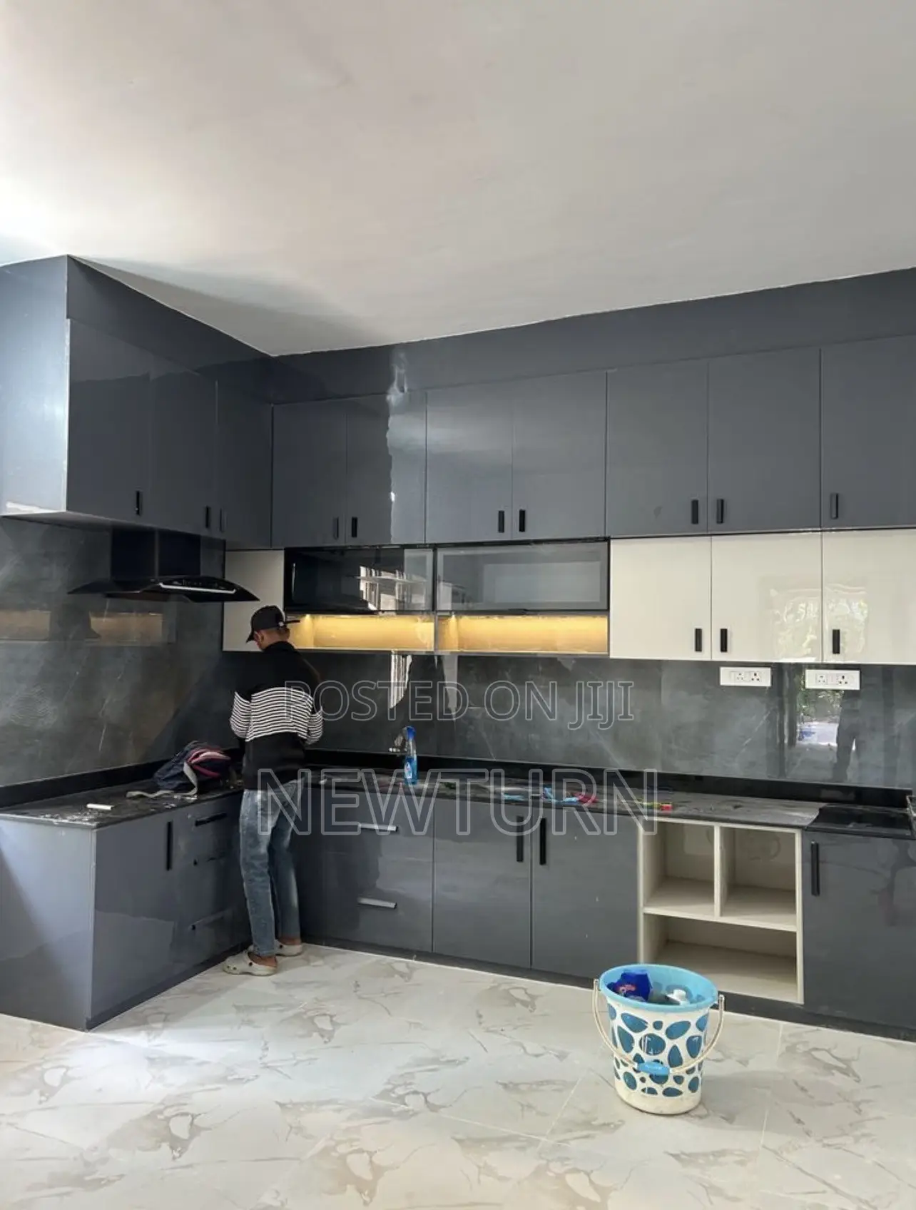 Best High Glossy Luxury Kitchen Cabinets.