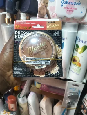 Classic Mineral Pressed Powder – Face Powder for a Smooth Matte Finish