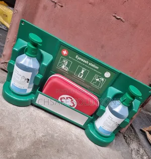 Wall Mounted Emergency Eye Wash (Plus Firstaid Kit)