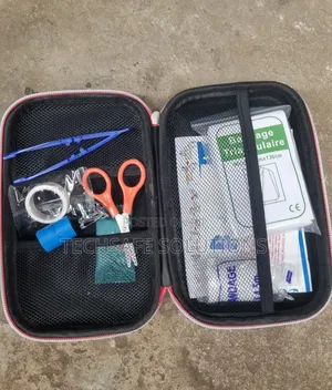Wall Mounted Emergency Eye Wash (Plus Firstaid Kit)