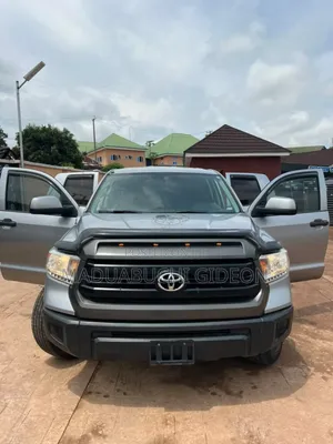 Toyota Tundra Limited 4dr Double Cab SB (5.7L 8cyl 6A) 2015 Silver