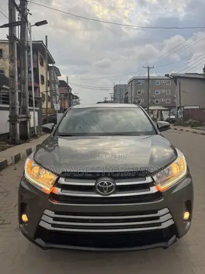 Toyota Highlander LE 4dr SUV (3.5L 6cyl 6A) 2015 Green