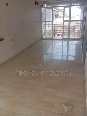 Spacious Shop Ensuite With a Toilet to Let Directly Facing Express