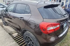 Mercedes-Benz GLA 250 2016 Brown