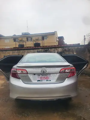 Toyota Camry LE 4dr Sedan (2.5L 4cyl 6A) 2012 Silver