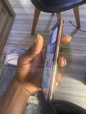 Apple iPhone 11 Pro Max 64 GB Gold