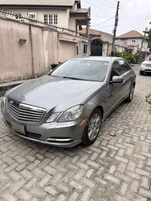 Mercedes-Benz E350 Base 4dr 4Matic Sedan AWD (3.5L 6cyl 7A) 2012 Gray