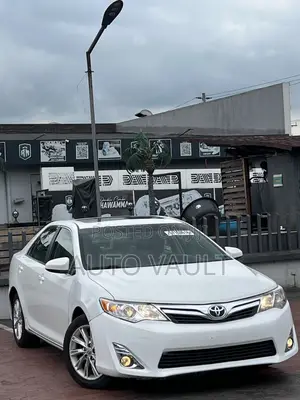 Toyota Camry LE 4dr Sedan (2.5L 4cyl 6A) 2012 White