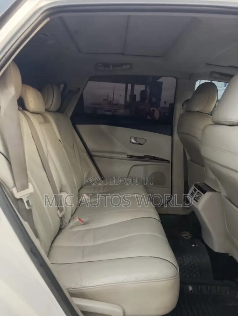 Toyota Venza 2011 White