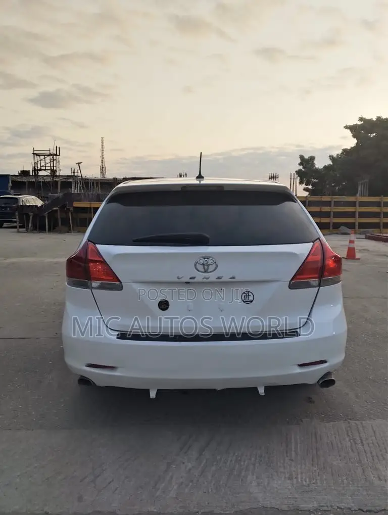 Toyota Venza 2011 White