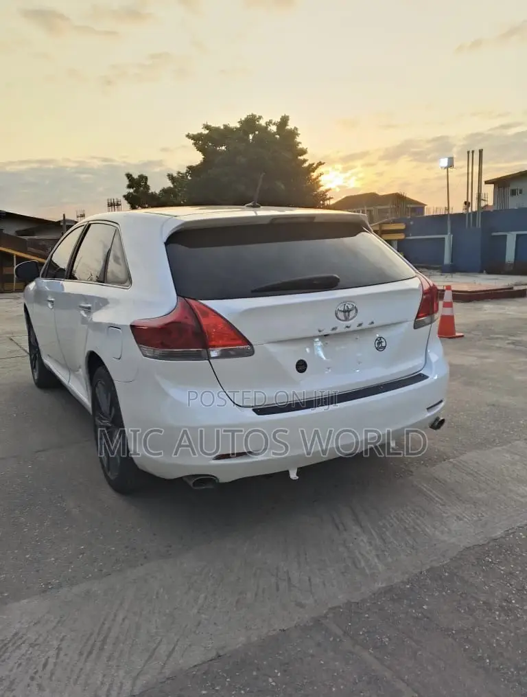 Toyota Venza 2011 White