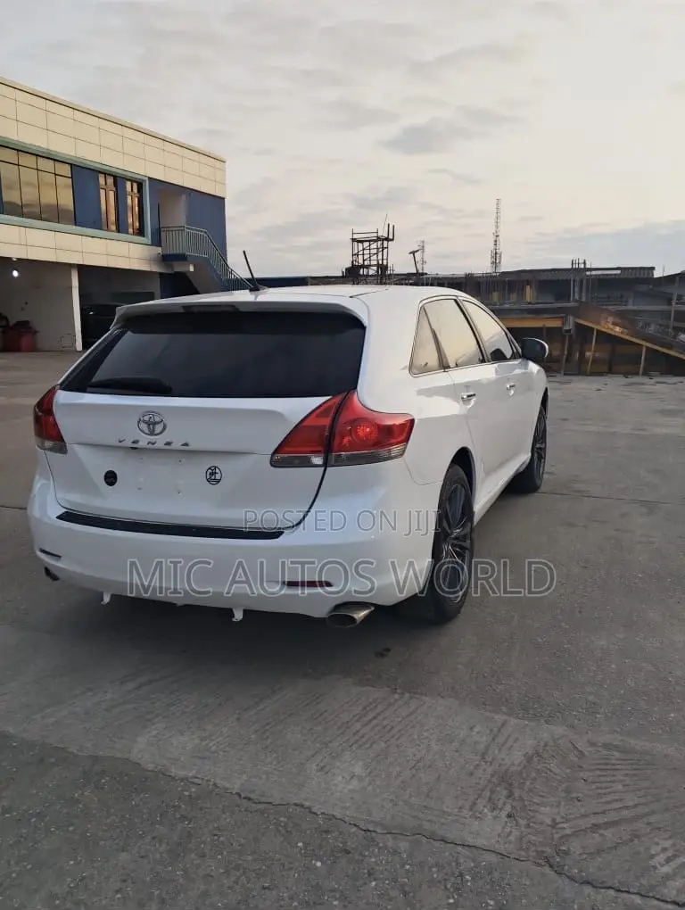 Toyota Venza 2011 White