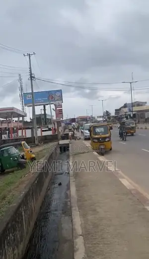 Commercial Land With Demolishable Building Facing Orita Challenge Road