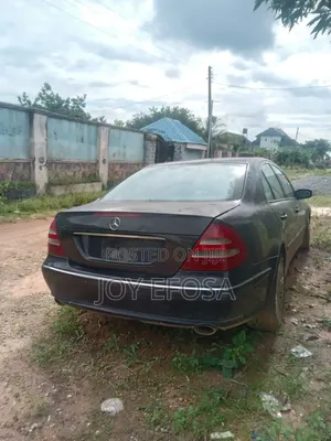 Mercedes-Benz E200 2005 Blue