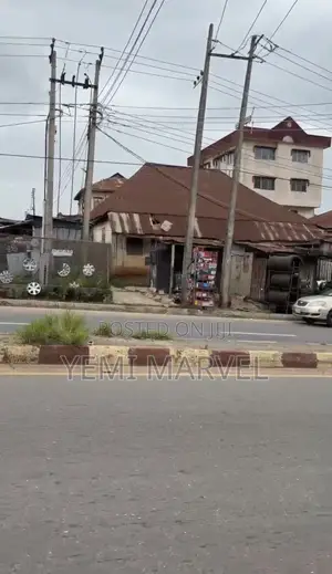 1,100sqm of Commercial Land With Demolishable Building Facing Oke Bola