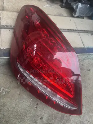 Mercedes Benz C300 2015, Back Lights