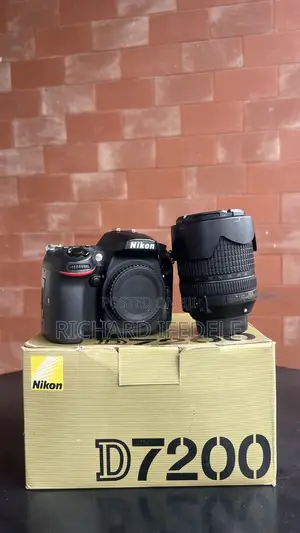 Nikon D7200 DSLR Camera + Lens + Godox TT520 Speedlight