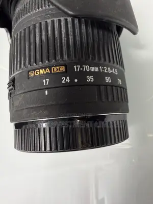 Sigma 17-70mm F/2.8-4.5 DC HSM Macro Lens for Nikon DSLR