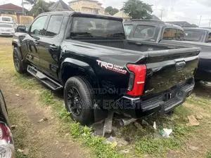 Toyota Tacoma Limited Double Cab 4WD 5.0 ft. SB (Hybrid) 2025 Black