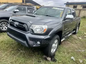 Toyota Tacoma V6 4dr Double Cab 4WD 5.0 ft. SB (4.0L 6cyl 5A) 2015 Gray