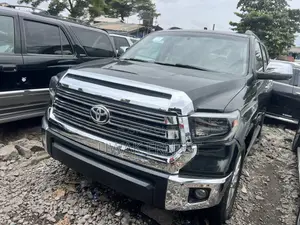 Toyota Sequoia Limited FFV 4dr SUV 4WD (5.7L 8cyl 6A) 2010 Black