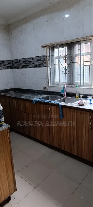 3bdrm Bungalow in Teacher'S Quaters, Igbogbo for sale