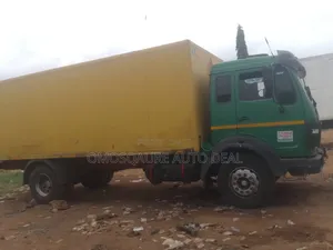 1722 Benz Container Body