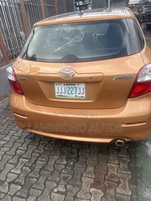 Toyota Matrix 2010 Gold