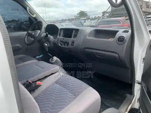 Nissan Caravan (Urvan) 2002 White