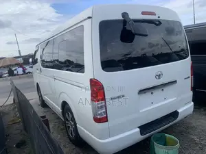 Toyota HiAce 2015 White
