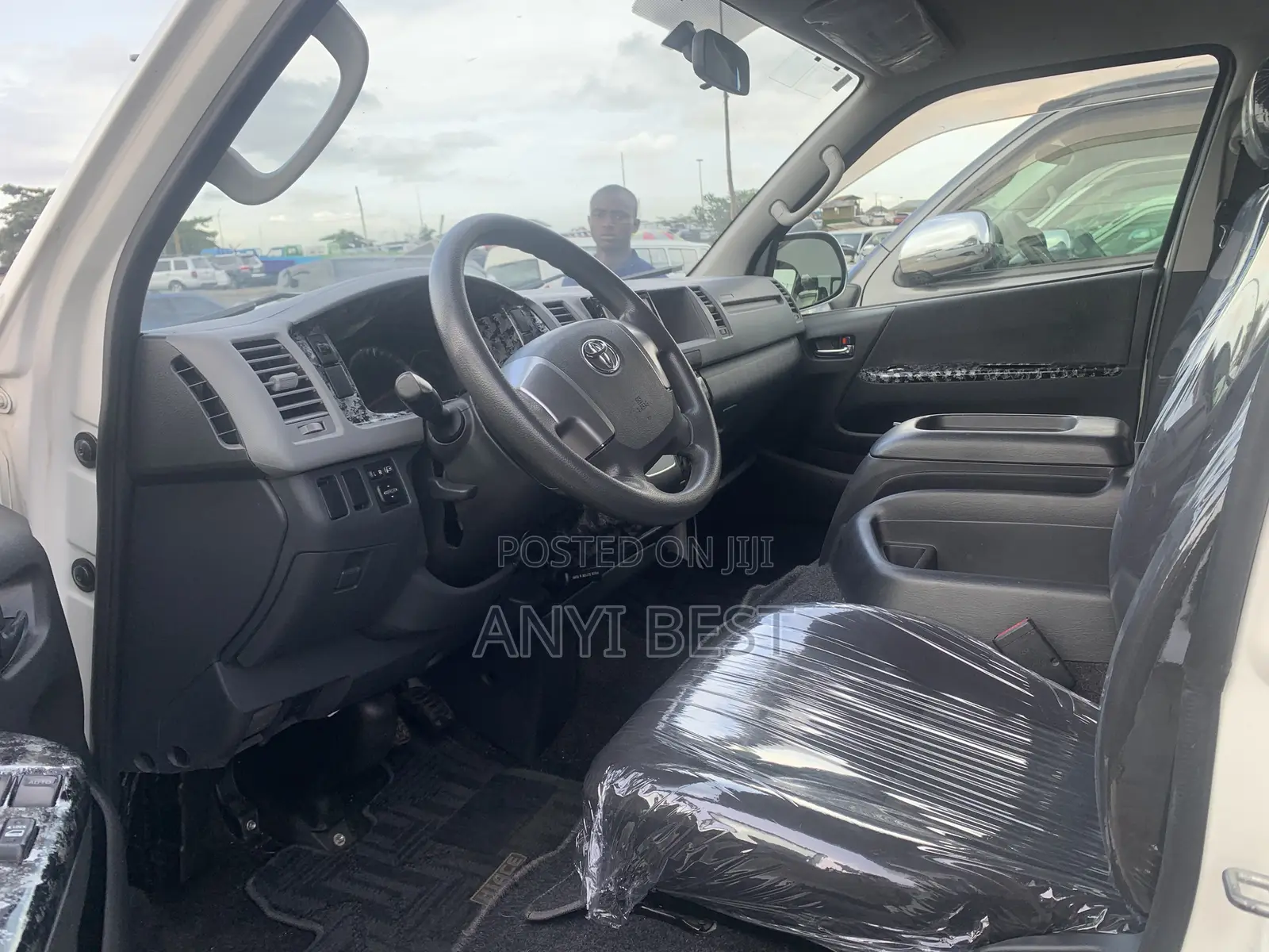 Toyota HiAce 2015 White
