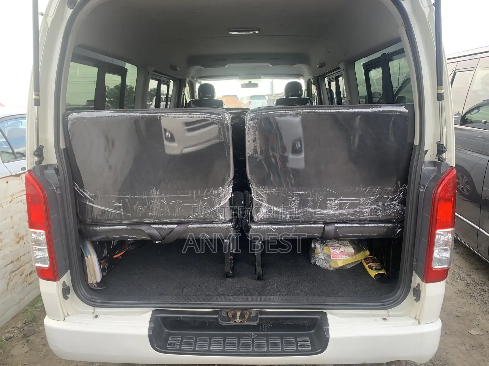 Toyota HiAce 2015 White
