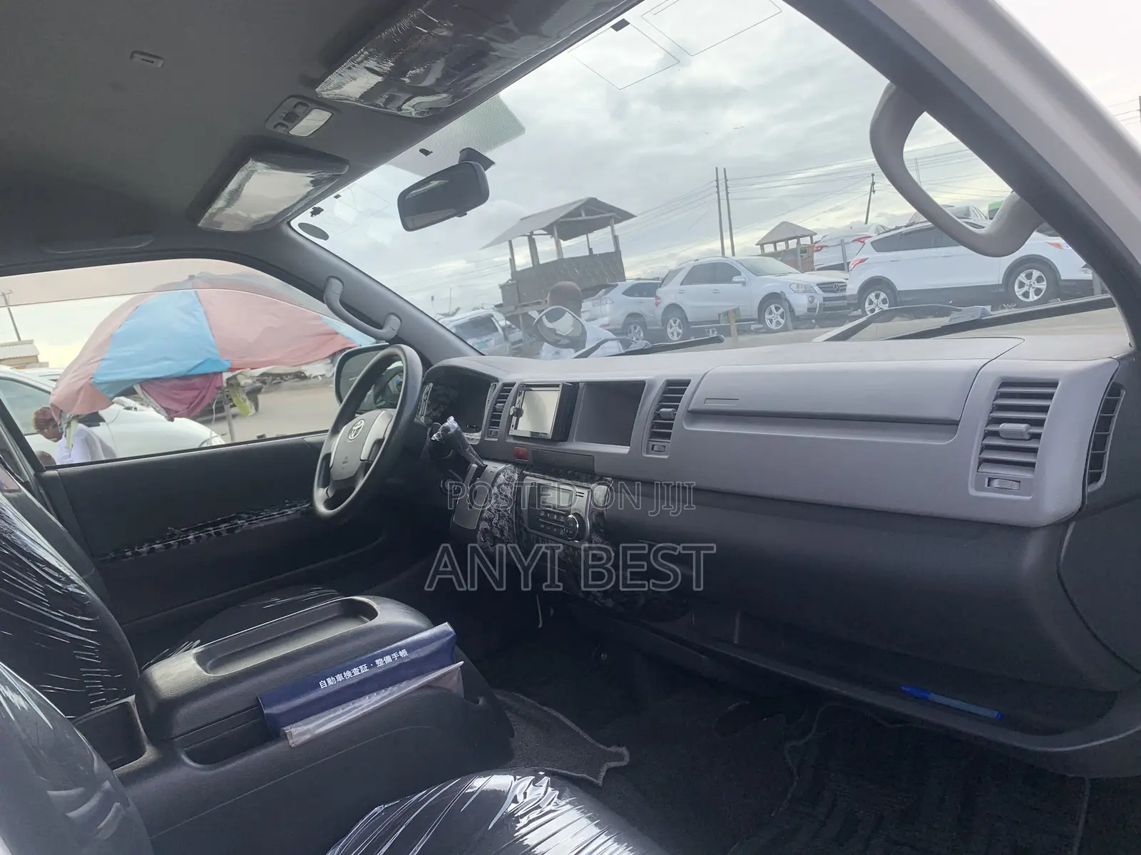 Toyota HiAce 2015 White