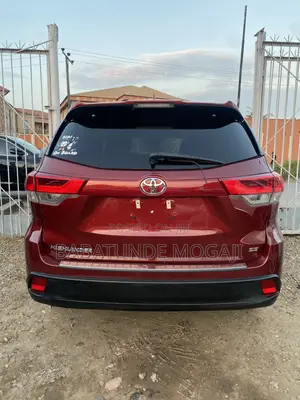 Toyota Highlander SE 4x4 V6 (3.5L 6cyl 8A) 2018