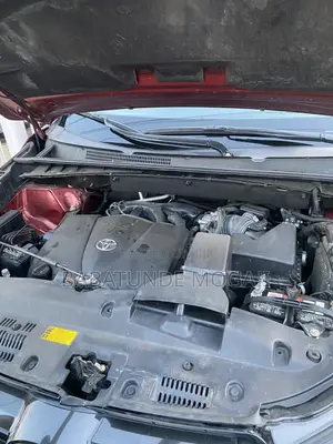 Toyota Highlander SE 4x4 V6 (3.5L 6cyl 8A) 2018