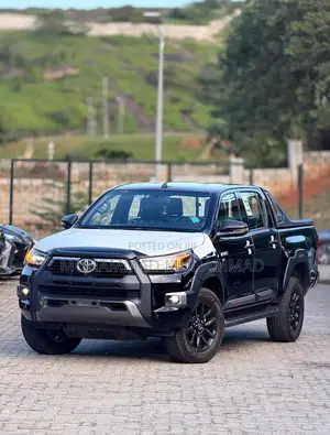 New Toyota Hilux 2025 Black