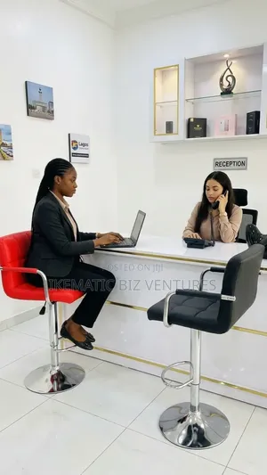 Adjustable Height Bar Stool With Backrest