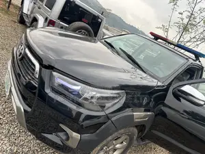 Toyota Hilux SR 4x4 2013 Black