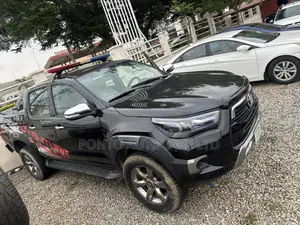 Toyota Hilux SR 4x4 2013 Black