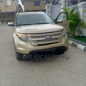 Ford Explorer 2013 Gold