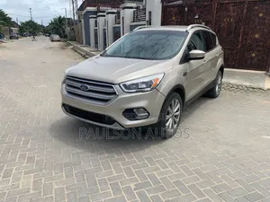 Ford Escape Titanium 4x4 2017 Gold