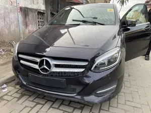 Mercedes-Benz B-Class B180 Petrol 2015 Black